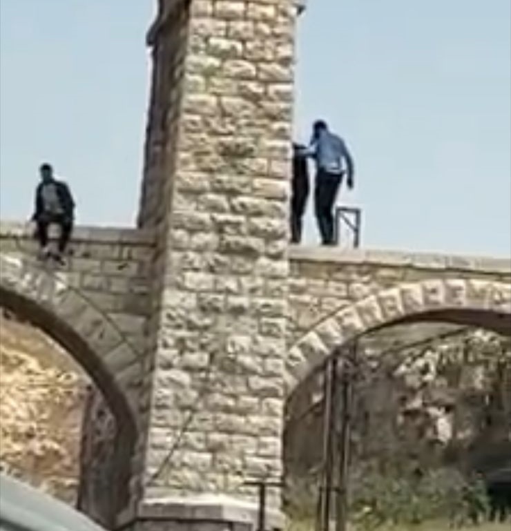 الأمن العام يمنع شخصا من الانتحار