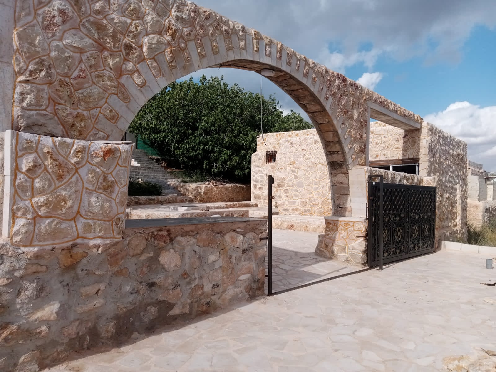 بيت الاجداد العتيق في قرية صمد-