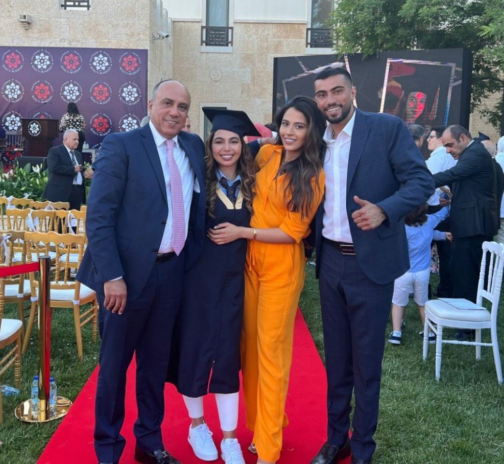 النائب نصار القيسي.. مبسوط.. والسبب (صور)