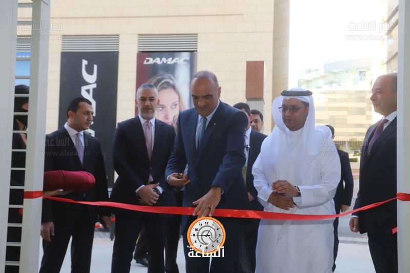 رئيس الوزراء يفتتح برجا استثماريا في