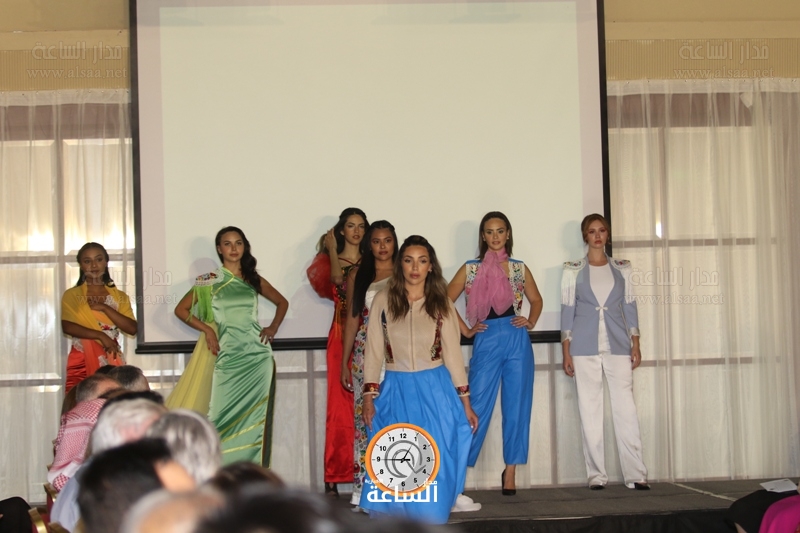 هنغاريا تعرض أزياء ومجوهرات تقليدية في