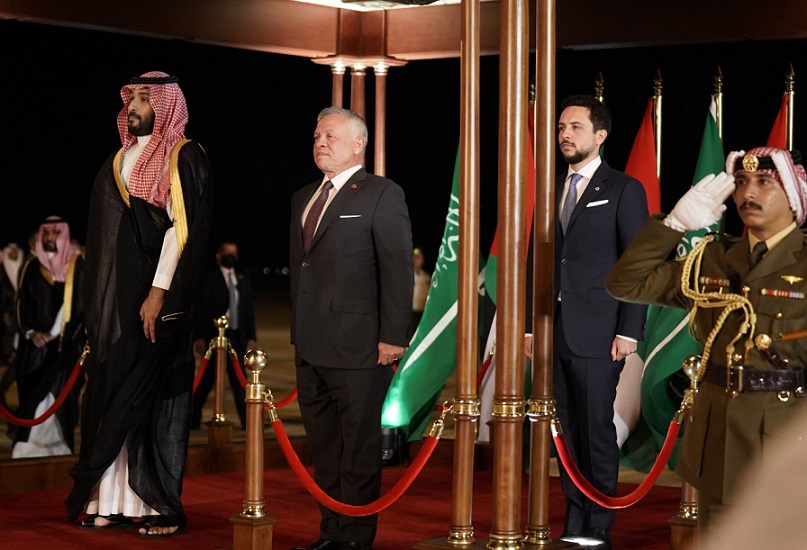 الملك وولي العهد يستقبلان محمد بن