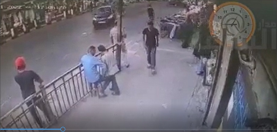 سائق يفقد السيطرة على مركبته في