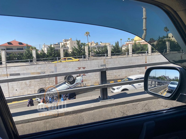 انقلاب مركبة مقابل رئاسة الوزراء (صورة)