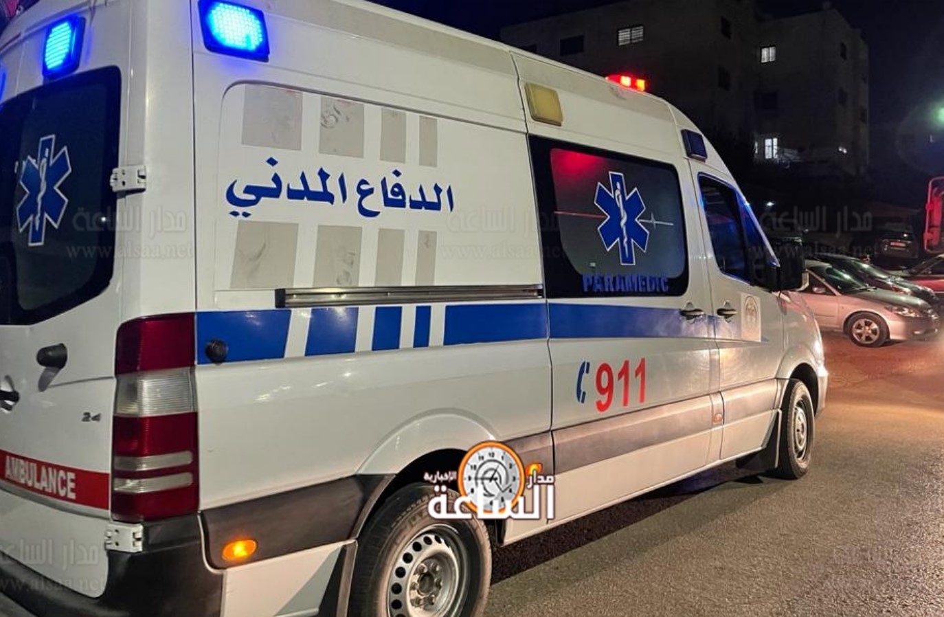 شخصان يسقطان في حفرة بمنزل في