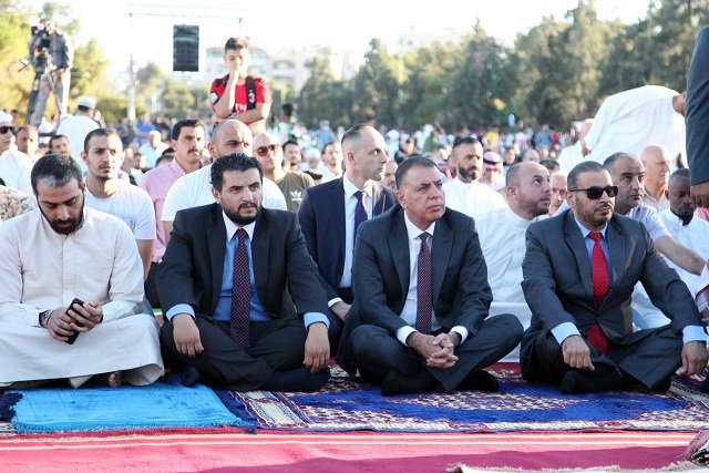 مئات الآف المصلين الأردنيين يؤدون صلاة