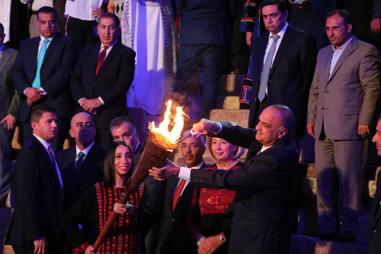 الخصاونة يوقد شعلة مهرجان جرش (صور)