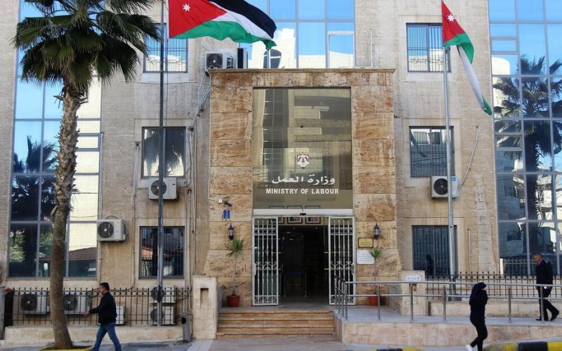 “العمل” توضّح حول الإجازات السنوية للعمّال