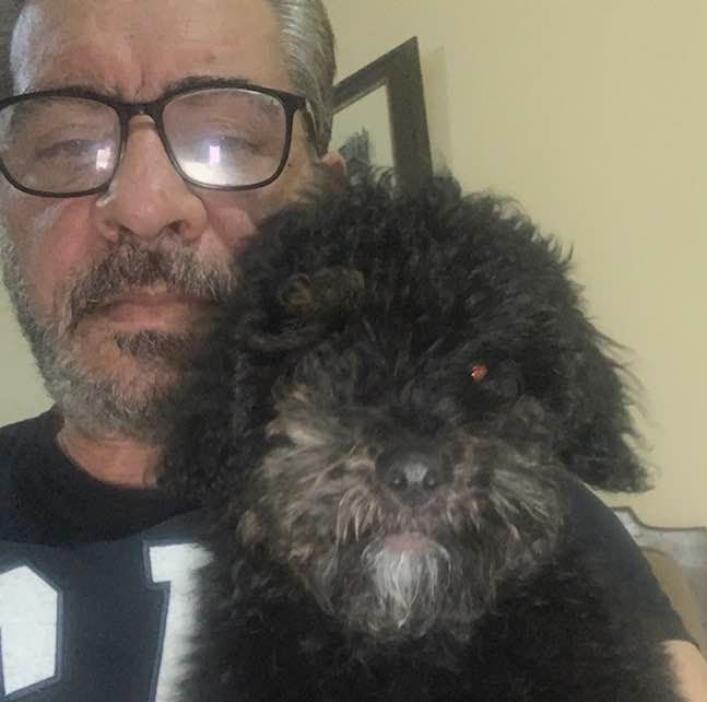 فنان أردني ينشر صورة مثيرة.. وهذا