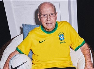 الذئب العجوز يطمئن مشجعيه بصورة على