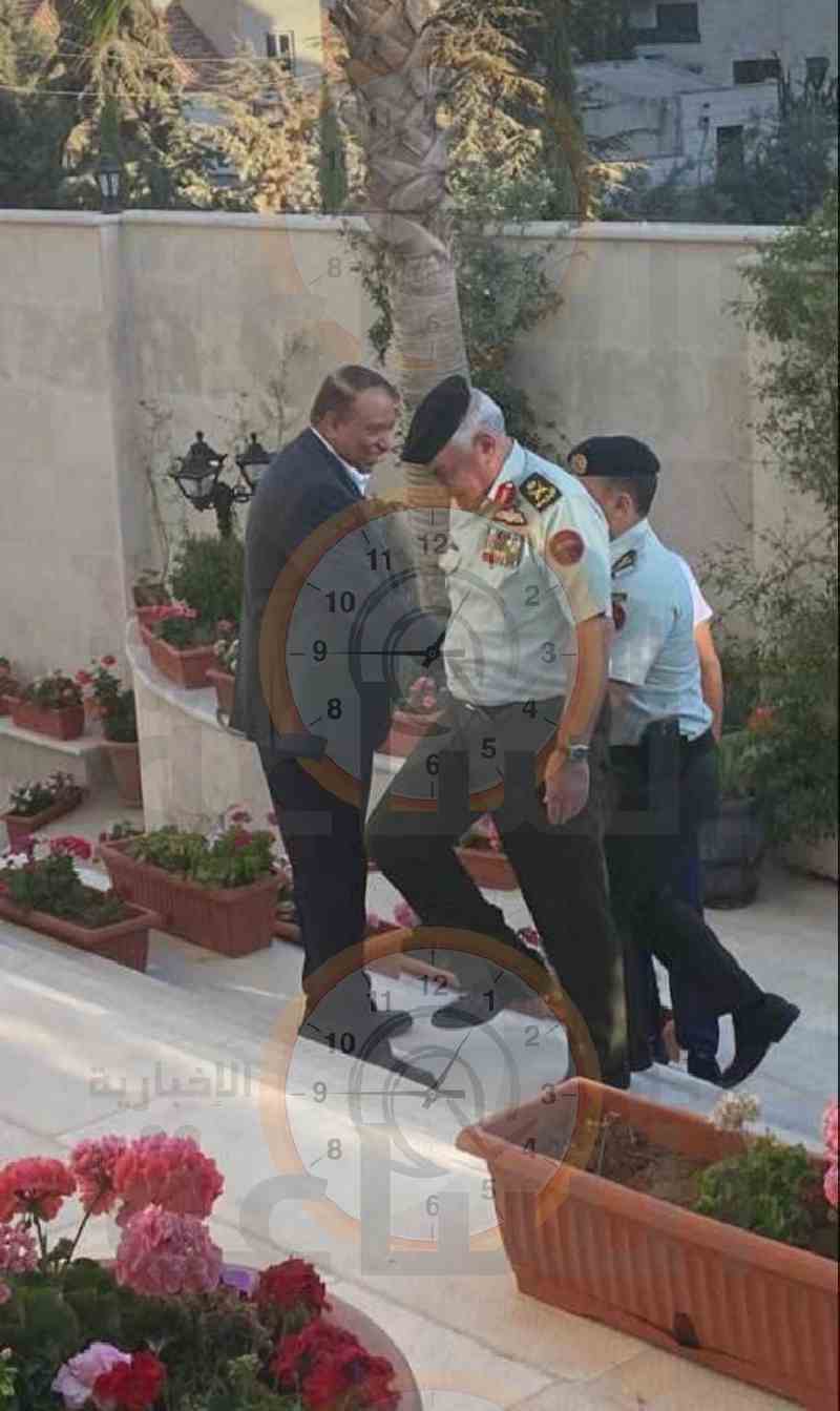 اللواء الحنيطي يزور الفريق حسين الحواتمة