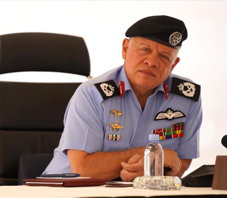 الملك يتلقى رسالة جوابية من مدير