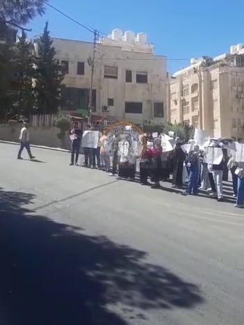 عويس للطلبة المعيدين: خليكوا برا (فيديو)