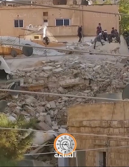 بالفيديو والصور.. سقوط عمارة من 4
