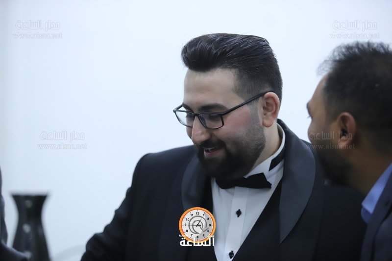 الصحفي خليل حماد في القفص الذهبي