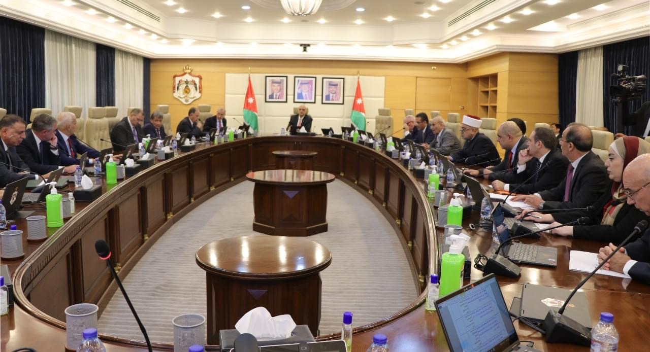 مجلس الوزراء يقرر الاستمرار بتثبيت أسعار