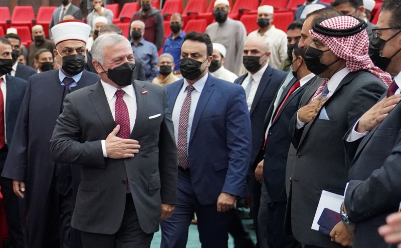 الملك يكرم مؤسسات دينية وشخصيات بذكرى