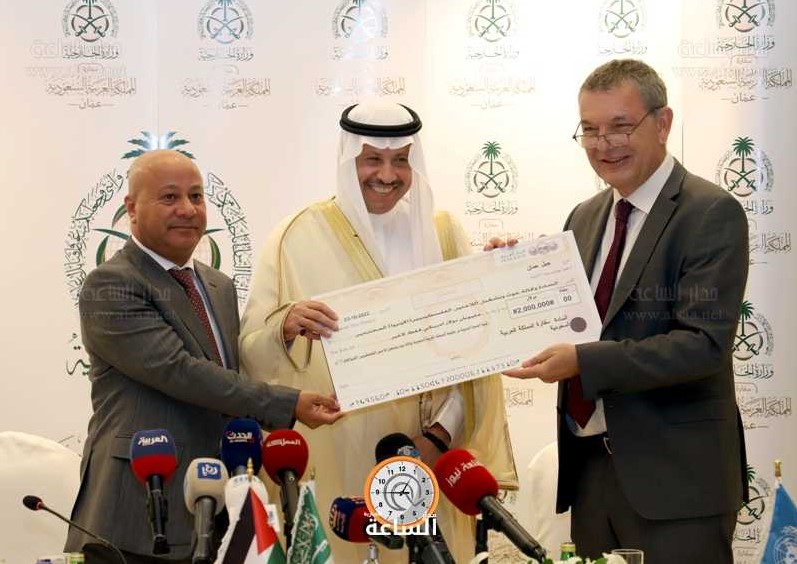 السفير السديري يسلم المفوض العام لوكالة