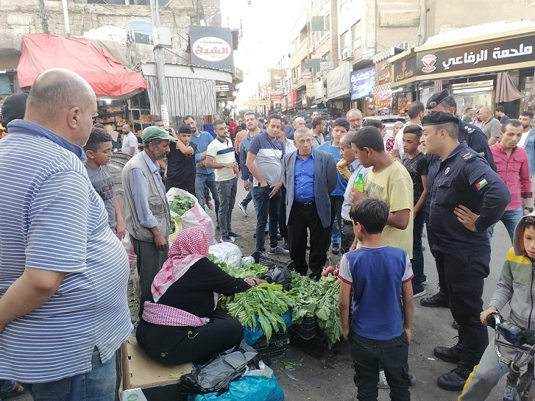 محافظ الزرقاء يشكل لجنة دائمة لتنظيم