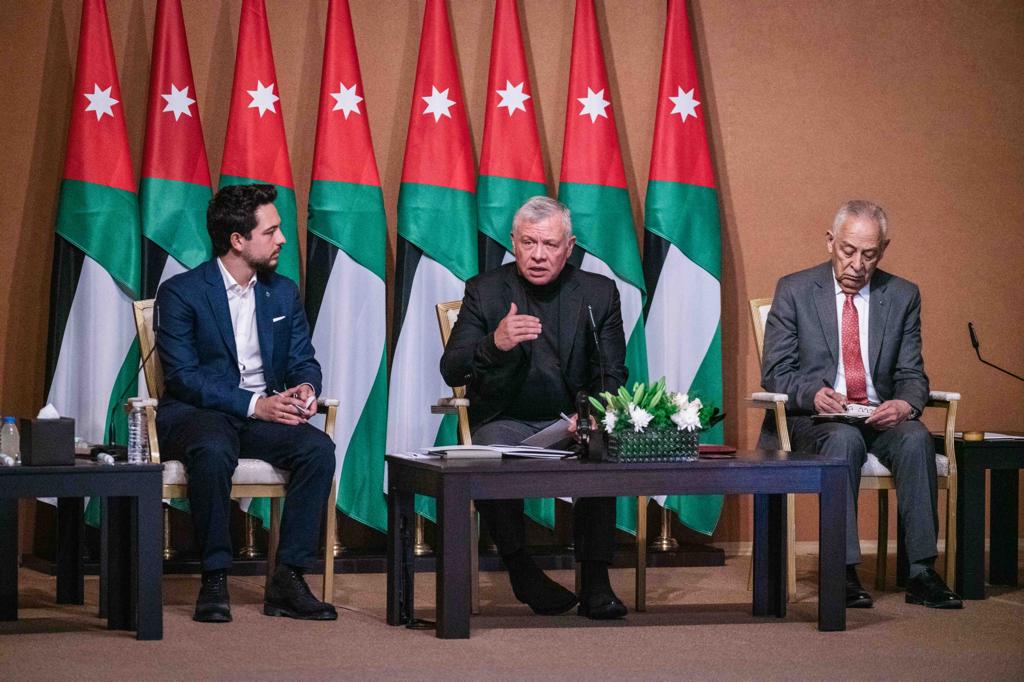 الملك في مخيم عزمي المفتي.. فيديو