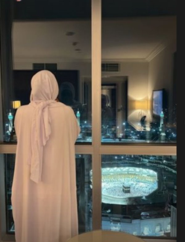 عارضة الأزياء الفرنسية مارين الحيمر تعتنق