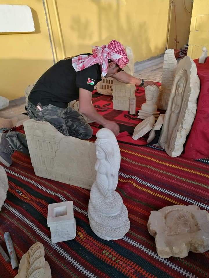 من صخور البترا اهداء لأمير قطر