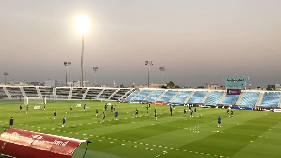 كاتب بريطاني ينشر فيديو لتدريبات منتخب