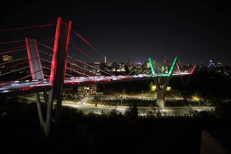 اضاءة جسر عبدون بألوان العلم المغربي