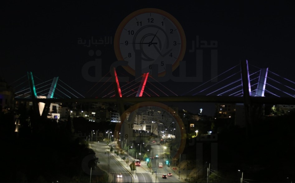 جسر عبدون بألوان علم سلطنة عمان