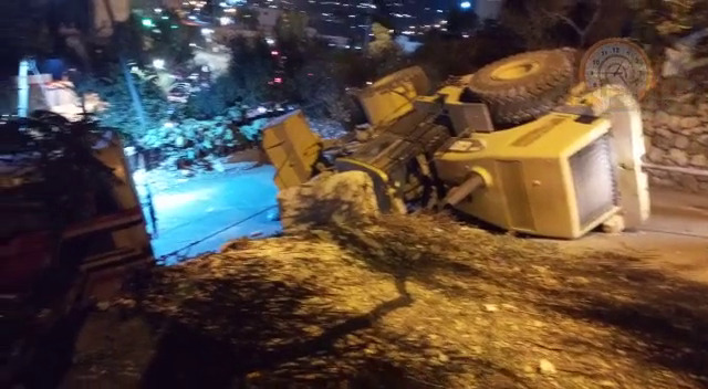 منذ المغرب.. حافلة سياح عالقة بطريق