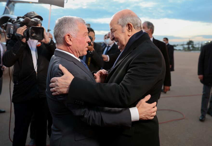 الملك يصل الجزائر (صور)