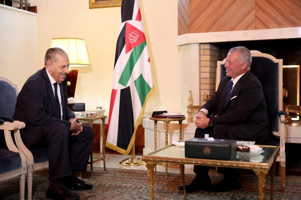 الملك يعقد لقاءات مع كبار المسؤولين