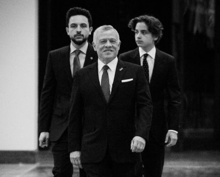 الملك وولي العهد والأمير هاشم في