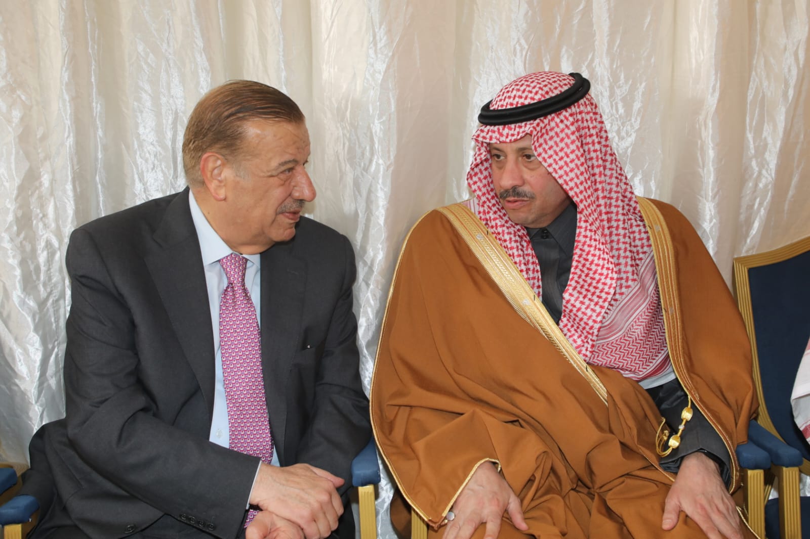 السفير السعودي يقدم العزاء لذوي الشهيد