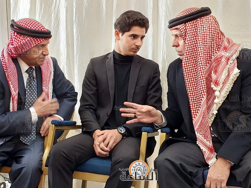 الامير فيصل يقدم العزاء بالشهيد العقيد