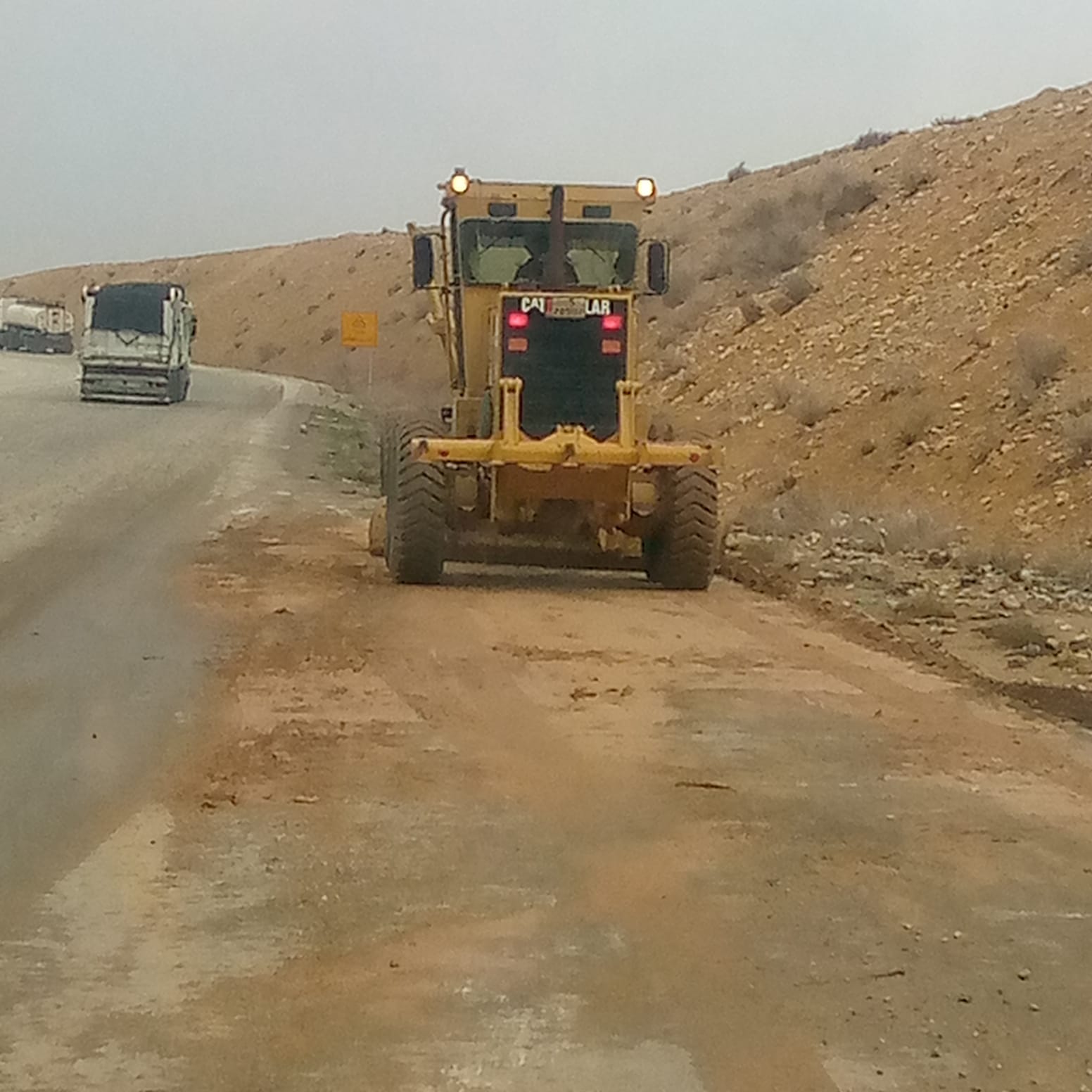 الأشغال تستكمل اعمال إزالة الاتربة عن