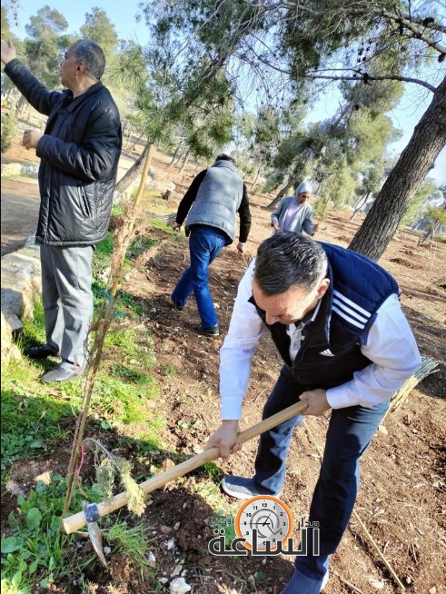 يوم عمل تطوعي لموظفي مدينة الحسين
