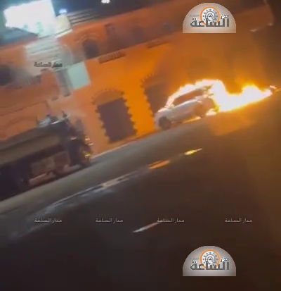 شاهد.. حرق مركبة في البادية الشمالية