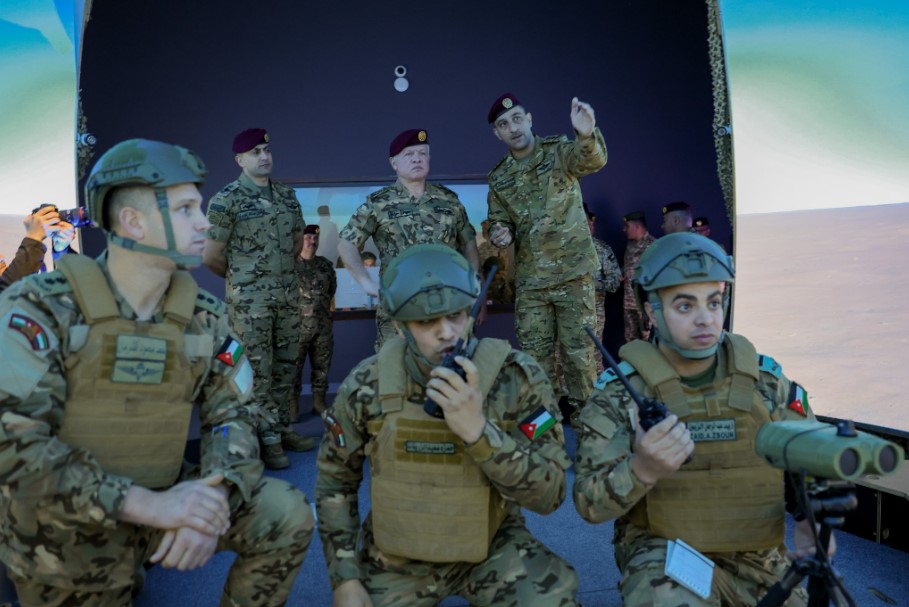 الملك يزور كتيبة التدخل السريع91 (صور)