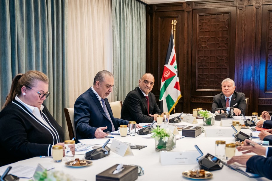 الملك يطلع على أولويات الحكومة في