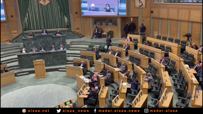 الخصاونة والصفدي في اجتماع لبحث الاعفاءات