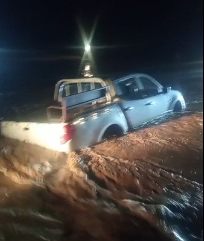 حاصرته السيول في الديسة والدفاع المدني