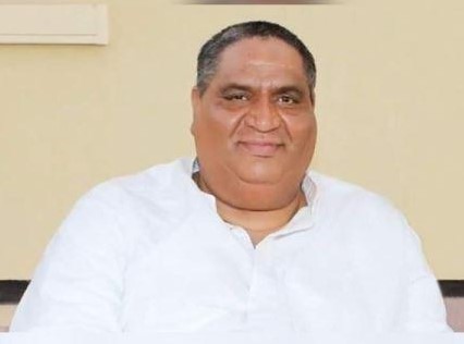 الفنان الكويتي فيصل بوغازي في ذمة