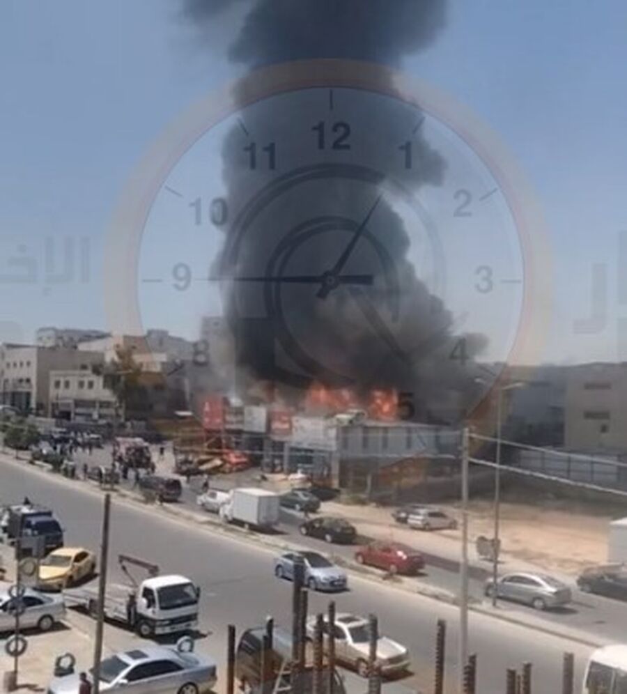 الدفاع المدني يتعامل مع حريق كبير