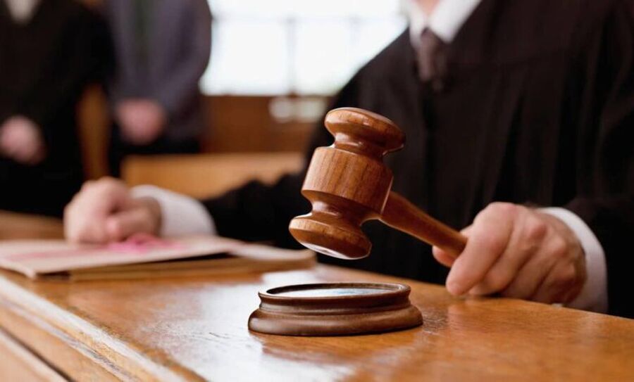 قرار قضائي بحق 19 شخصا في