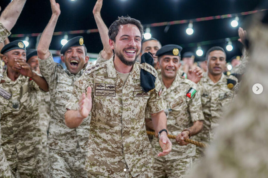 ماذا قال الامير الحسين لرفاق السلاح