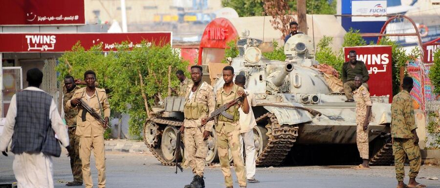 قطر تدين اقتحام وتخريب مقر سفارتها