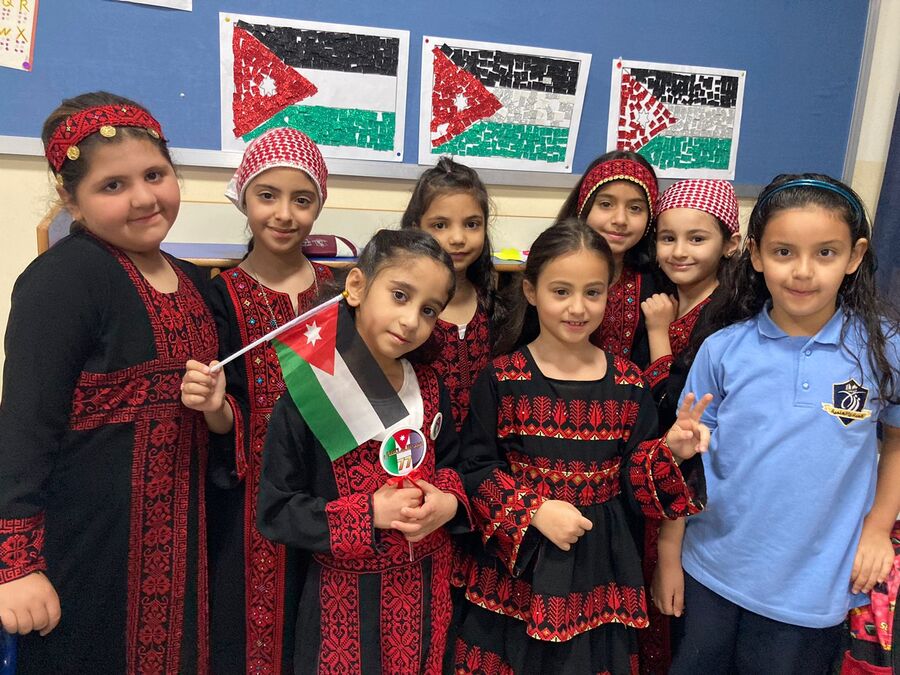 طفلة اردنية تهاهي بطريقة رائعة مهنئة