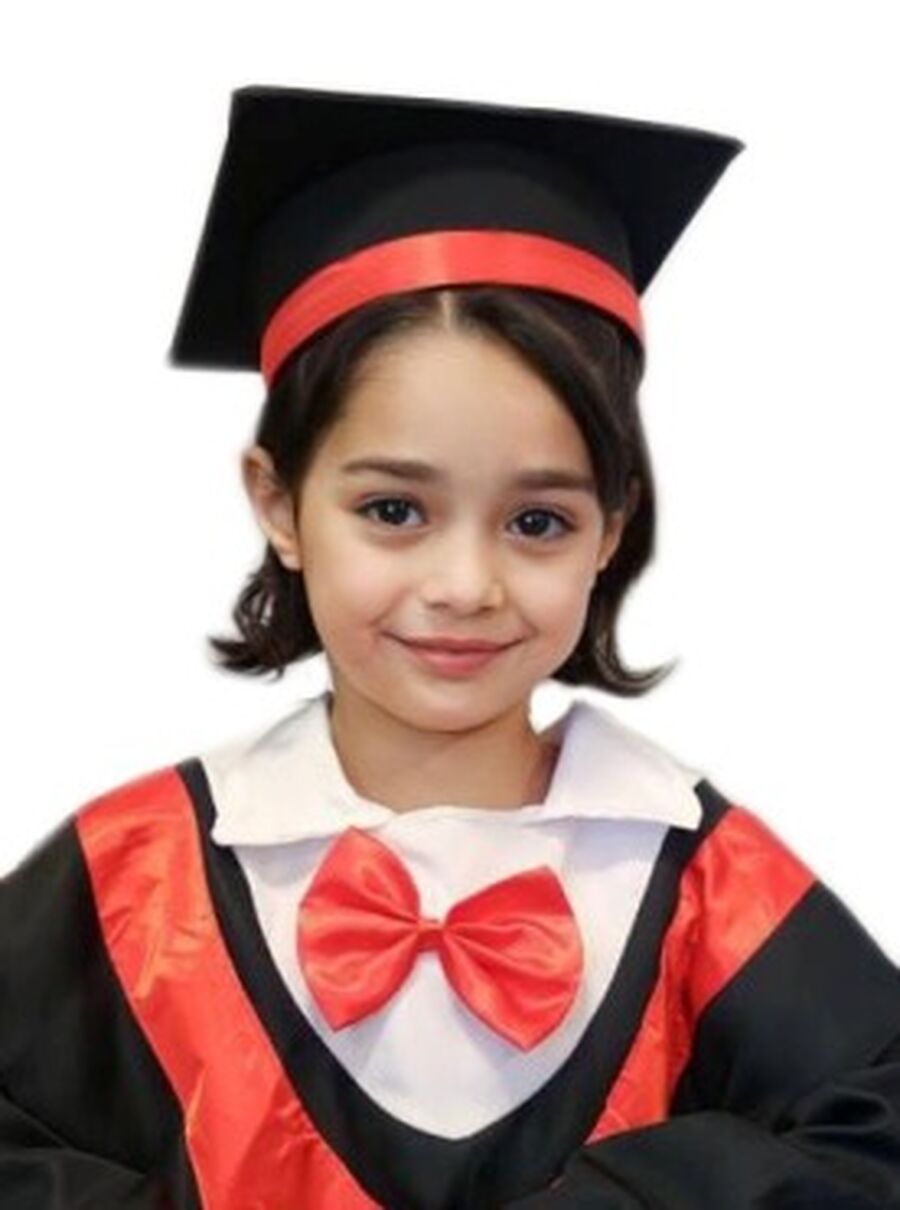 دارين النوافلة ترتدي روبها الأول