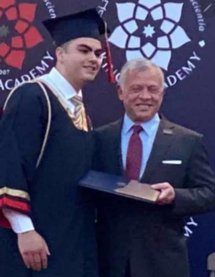 المفتي يهنئ أنس عمار بتخرج نجله